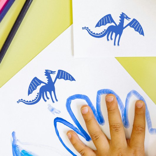 Tampons Encreurs Timbre de dragon mignon | Pose souriante