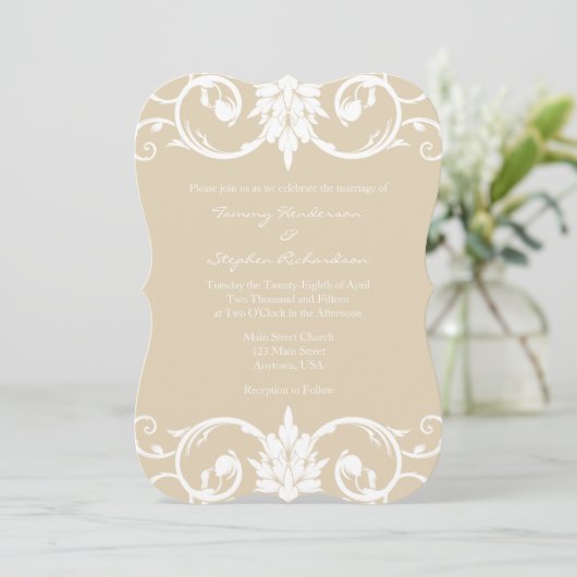 Tan Beige Floral Frotles Faire-part de mariage en (Debout devant)