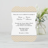 Tan Brown Beige Chevron Invitations de mariage (Debout devant)