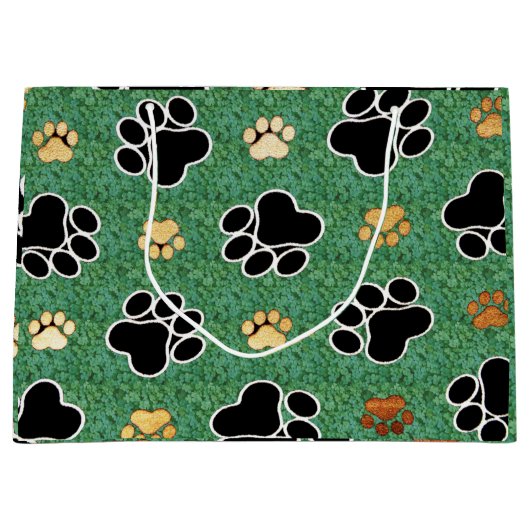 Tan- en zwarte peuterafdrukken op groengras large cadeauzakje (Voorkant)