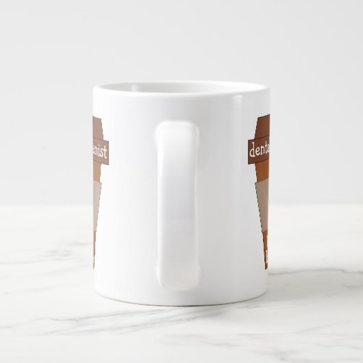 tandheelkundige verzorger met koffie extra grote beker (Achterkant)