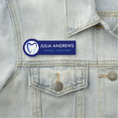 Tandomtrek witte blauwe tandarts tandheelkundige k naamplaatje (In situ)