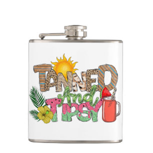 Tanned en Tipsy Leuk zomerfeest ontwerp Heupfles