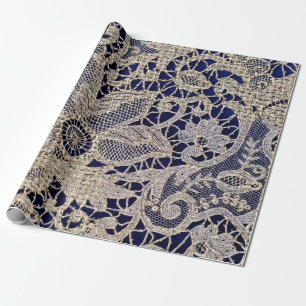 Tannige kant op marineblauw cadeaupapier