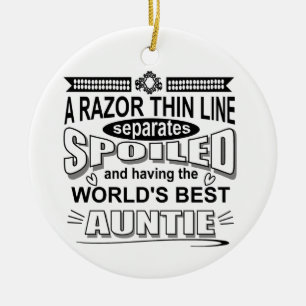 Tante herdefinieert bedorven keramisch ornament