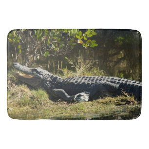 Tapis De Bain Alligator vert Se détendre dans le soleil