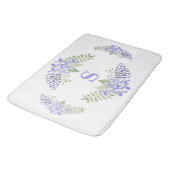 Tapis De Bain Aquarelle violet Floral Monogramme Élégant (Angle)