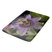 Tapis De Bain Beauté énigmatique : Fleur de passion violette (Angle)