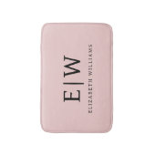 Tapis De Bain Blush Rose Poussiéreux Écriture Moderne Monogramme (Devant (Vertical))