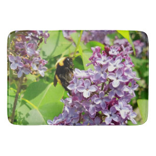 Tapis De Bain Bumblebee On Lilac gros plan par djoneill