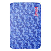 Tapis De Bain Camouflage bleu avec le monogramme rouge (devant Vertical)