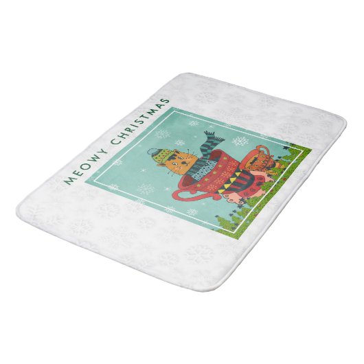 Tapis De Bain Chat Whimsical assis dans un thé Noël (Angle)