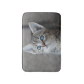 Tapis De Bain Chaton mignon dans le jardin (Devant (Vertical))