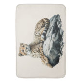 Tapis De Bain Cheetah reposant sur un rocher (devant Vertical)