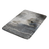 Tapis De Bain Cheval blanc sur texture bois rustique en hiver en (Angle)
