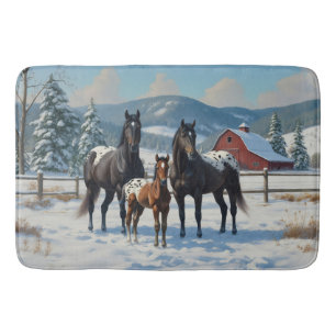 Tapis De Bain Chevaux Appaloosa noirs sur une ferme en hiver