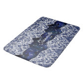 Tapis De Bain Chic floral glitateur Marine Blue Silver Monogramm (Angle)