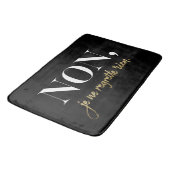 Tapis De Bain Chic Non Je Ne Regrette Rien Citation Black & Gold (Angle)