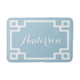 Tapis De Bain Chic Sky Blue et blanc clé grecque Monogramme pers
