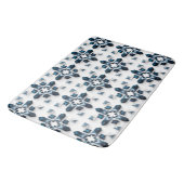 Tapis De Bain Conception Abstraite Géométrique en Bleu et Blanc (Angle)