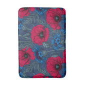 Tapis De Bain Coquelicots rouges et fleurs bleues sur bleu (Devant (Vertical))