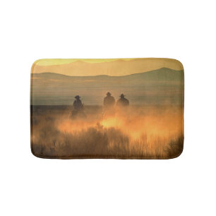 Tapis De Bain Cowboy Trio : Mountainous Arrière - plan Gallop.