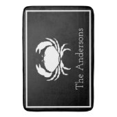 Tapis De Bain CRABE BLANC sur NOIR lettre moderne initiale (devant Vertical)