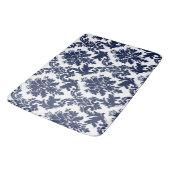 Tapis De Bain Damas florale bleu sur arrière - plan blanc (Angle)