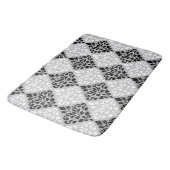 Tapis De Bain Défiler Damask Ptn B&W sur Grey (Angle)