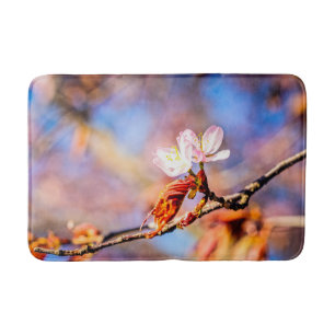 Tapis De Bain Deux magnifiques fleurs de Sakura. Fond rose et bl