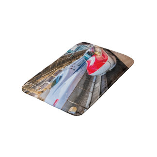 Tapis De Bain Deux Shinkansen à la gare de Tokyo