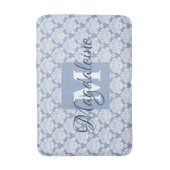 Tapis De Bain Dusty Blue avec dentelle Damask Monogramme & Nom (Devant (Vertical))