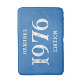 Tapis De Bain Édition originale 1976 sur bleu océan (Devant (Vertical))