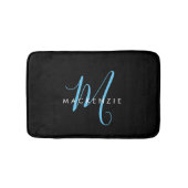 Tapis De Bain Élégant Black Sky Blue Script Monogramme moderne (Devant)