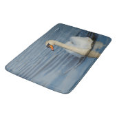 Tapis De Bain Elégant cygne muet sur le lac (Angle)