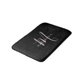 Tapis De Bain Élégant Noir Noir Blush Pink Script Monogramme (Angle)