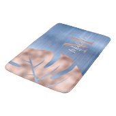 Tapis De Bain Élégant Rose Bleu doré Palm Feuille Monogramme (Angle)