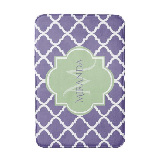 Tapis De Bain Élégant violet Quatrefoil et nom vert Monogramme (Devant (Vertical))