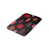 Tapis De Bain Empreinte de lèvres, baisers rose rouge. (Angle)