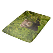 Tapis De Bain Ferret Brown mignon dans l'herbe photo (Angle)