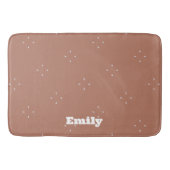 Tapis De Bain Flèche blanche monogramme sur mousse mocha arrière (Devant)