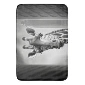 Tapis De Bain Giraffe dans une cityscape (devant Vertical)