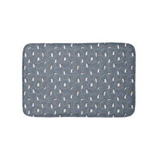 Tapis de bain gris avec de petits pingouins