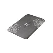 Tapis De Bain Gris Foncé Avec Fleurs Blanches Et Nom (Angle)