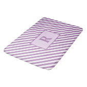 Tapis de bain initial à rayures violettes (Angle)