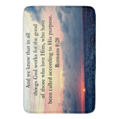 TAPIS DE BAIN INSPIRING ROMANS 8:28 DESIGN (devant Vertical)