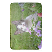 Tapis De Bain Kitty dans le Mat de Bain Petunias (devant Vertical)