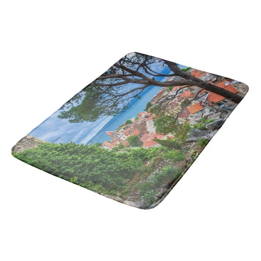 Tapis De Bain La ville croate d'Omis. (Angle)