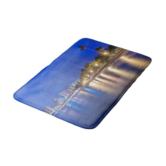 Tapis De Bain La ville de Waikiki à l'aube (Angle)