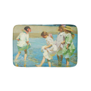 Tapis De Bain Les filles marchent dans l'eau au bord de la mer